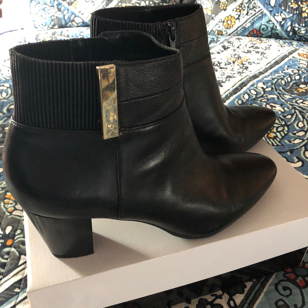 ALFANI Palessa point toe black boots